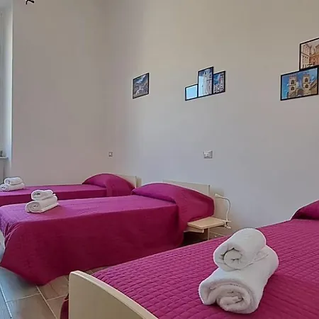 Il Porto בית הארחה